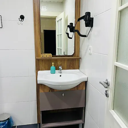 Aria Ev-otel *